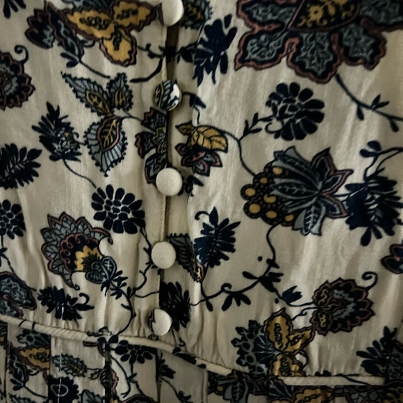 Universal Thread - Picture 5 of 8